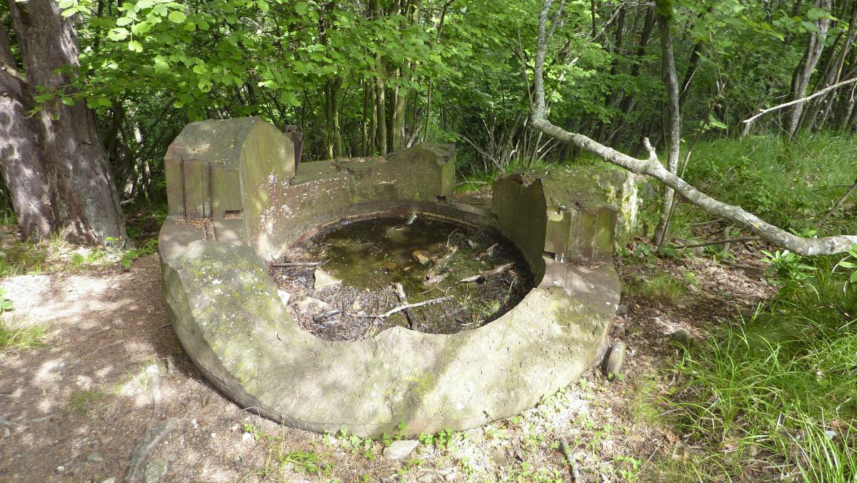 Ligne Maginot - MONTE GROSSO (MG) - E02 - (Ouvrage d'artillerie) - Bloc 8
Les restes de la cloche GFM