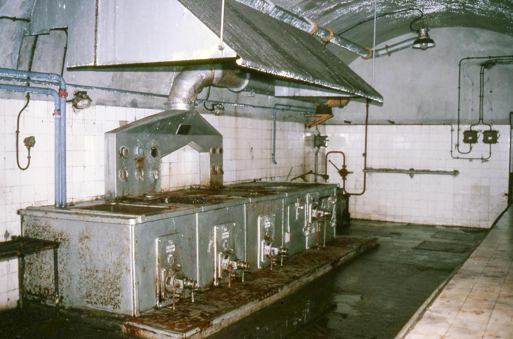 Ligne Maginot - MONTE GROSSO (MG) - E02 - (Ouvrage d'artillerie) - Cuisines
Cuisinière Arthur Martin à gas-oil ou charbon
Années 1980