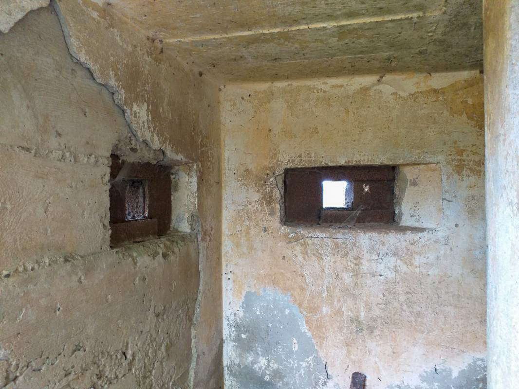 Ligne Maginot - BUCHHOLZERBERG Est ( Blockhaus pour arme infanterie ) - Créneaux de défense rapprochée - Gregory Fuchs