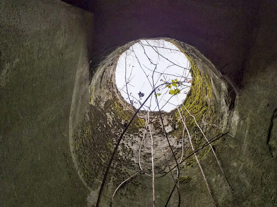 Ligne Maginot - BUCHHOLZERBERG Est ( Blockhaus pour arme infanterie ) - Puits de la cloche d'observation