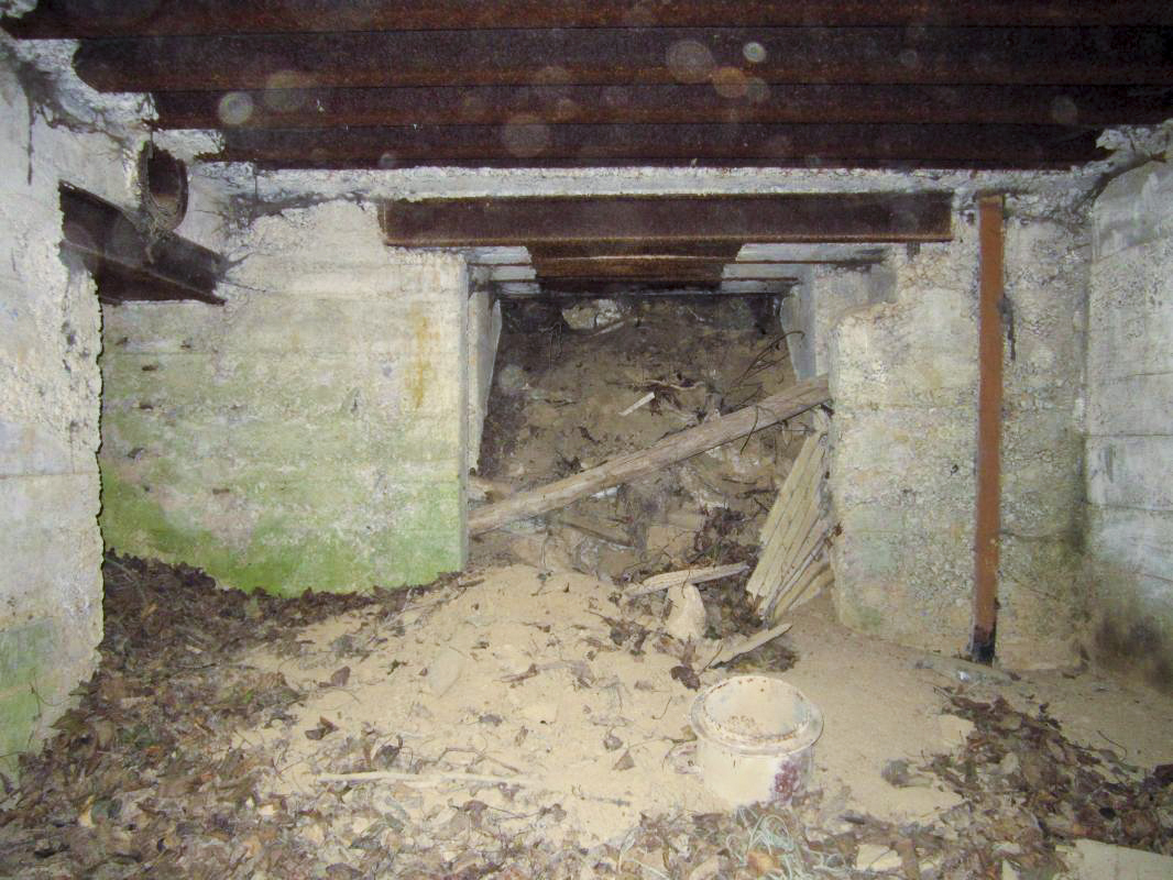 Ligne Maginot - CHATEAU D'EAU - (Blockhaus pour canon) - L'entrée pour le canon est comblée