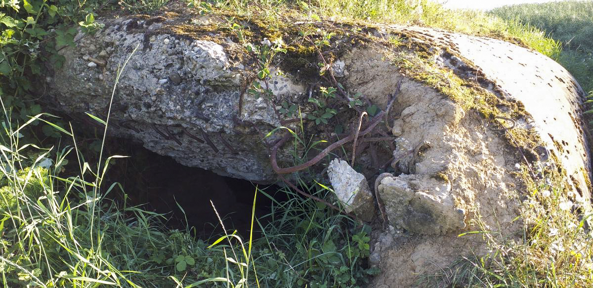 Ligne Maginot - EICHELBERG NORD - (Blockhaus pour canon) - Dégâts sur la visière du créneau