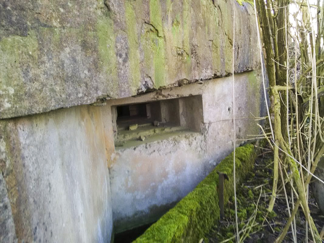 Ligne Maginot - GROSSMATTEN ( Blockhaus pour arme infanterie ) - Créneau mitrailleuse de gauche