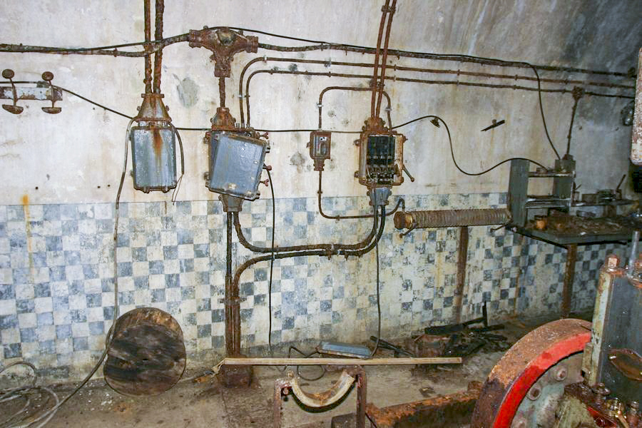 Ligne Maginot - BOIS d'ESCHERANGE - X3 (Quartier Kanfen - I/169°RIF) ( Abri ) - L'usine éléctrique.
Les coffrets des  départs electriques