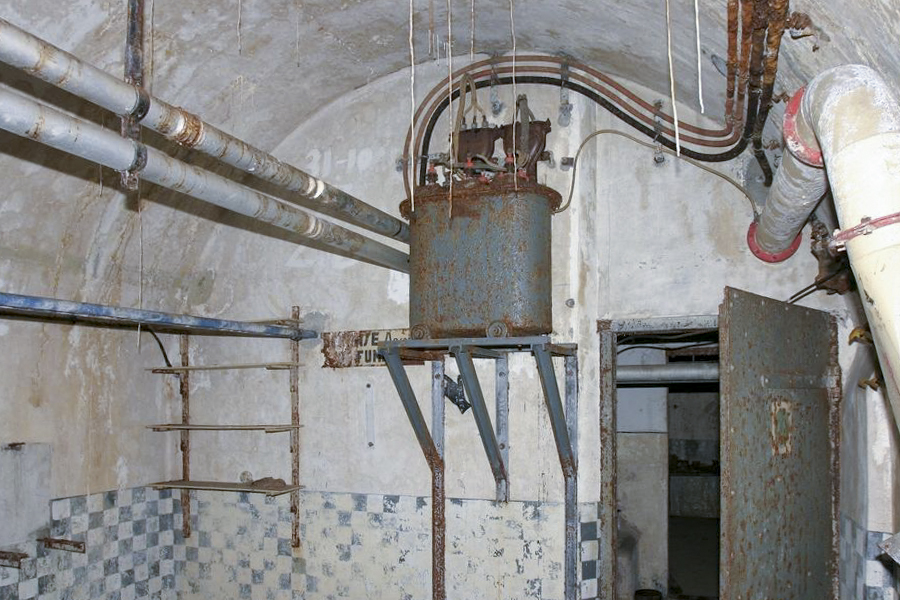 Ligne Maginot - BOIS d'ESCHERANGE - X3 (Quartier Kanfen - I/169°RIF) ( Abri ) - L'usine éléctrique.
Le transformateur d'alimentation extérieure