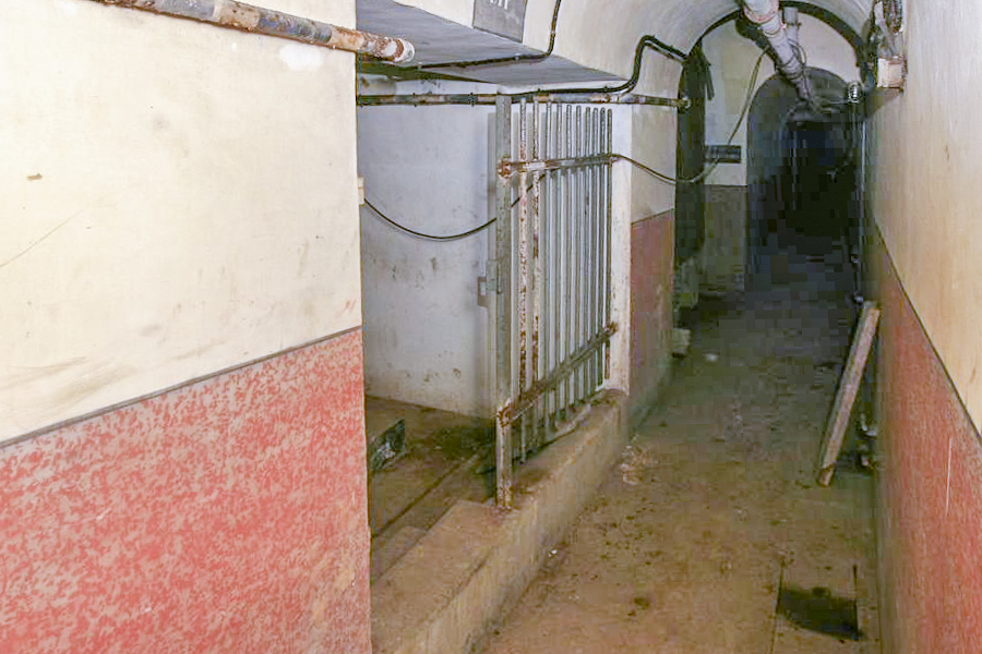 Ligne Maginot - BOIS d'ESCHERANGE - X3 (Quartier Kanfen - I/169°RIF) ( Abri ) - L'accés au puits et aux citernes - ZEIG Marc - Col  HUYGEN Georges