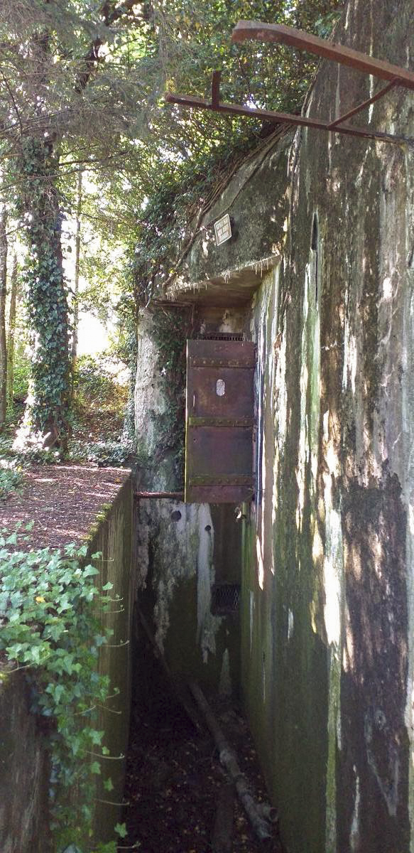 Ligne Maginot - HOFFEN ( Casemate d'infanterie ) - Le fossé diamant au niveau de l'entrée