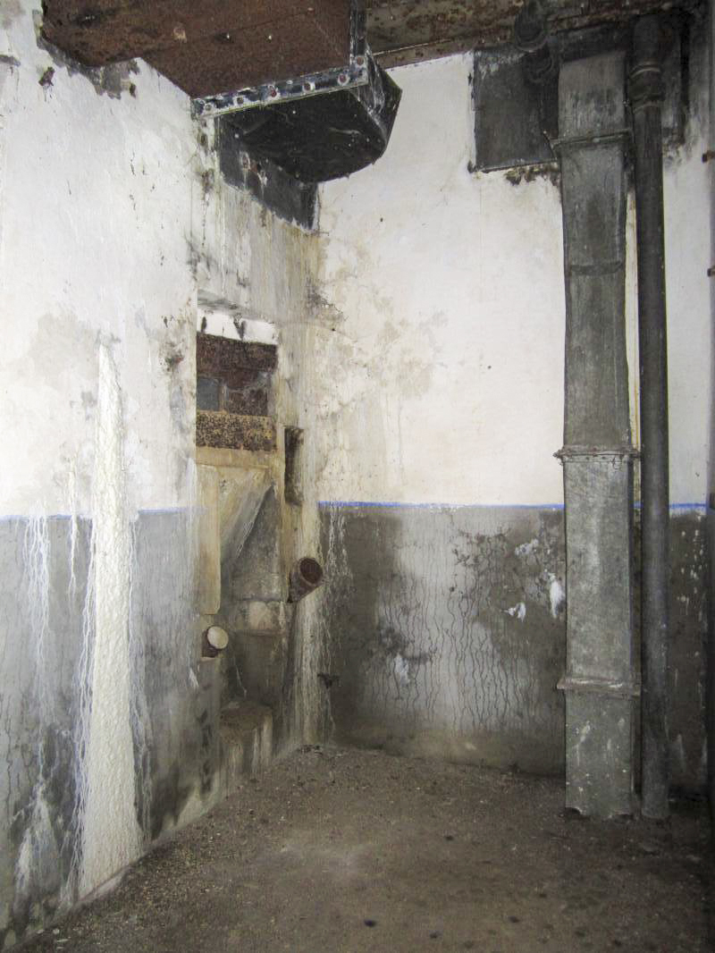 Ligne Maginot - HOFFEN ( Casemate d'infanterie ) - Créneau FM de défense rapprochée de l'entrée