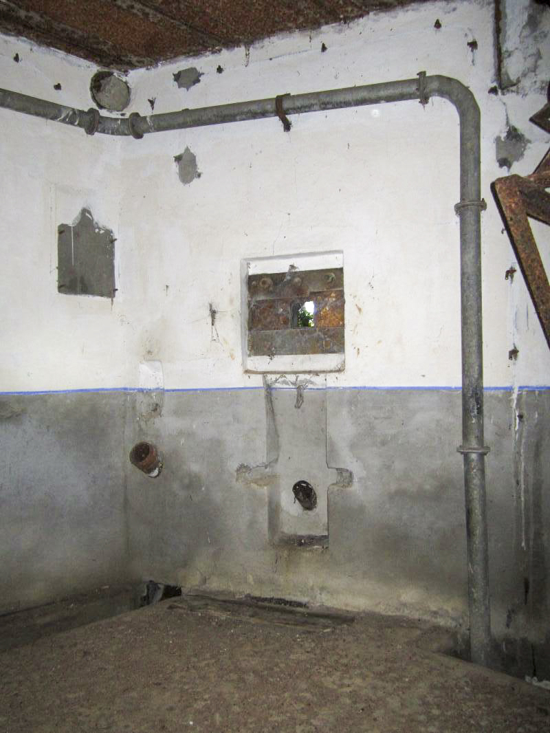 Ligne Maginot - HOFFEN ( Casemate d'infanterie ) - Créneau FM de défense rapprochée de la chambre de tir