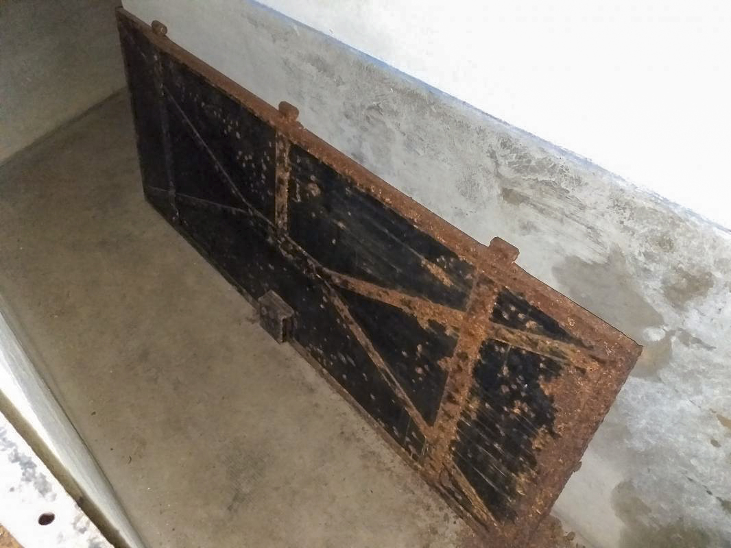 Ligne Maginot - HOFFEN ( Casemate d'infanterie ) - Porte déposée dans le couloir