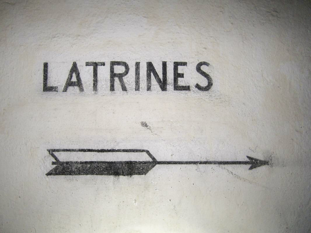 Ligne Maginot - HOFFEN ( Casemate d'infanterie ) - Inscription 'latrines' - Gregory Fuchs