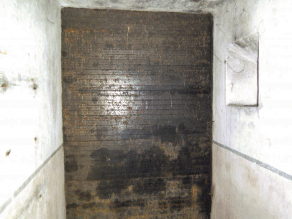 Ligne Maginot - HUNSPACH MOULIN OUEST - (Casemate d'infanterie - Simple) - L'accés obturé à l'amorce de galerie vers la casemate voisine - GLÜCKSJÄGER GJ13