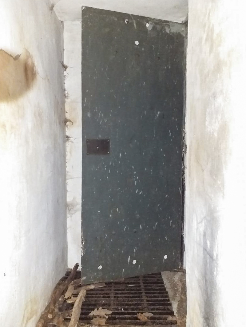 Ligne Maginot - I3 - (Chambre de coupure) - Porte et puisard