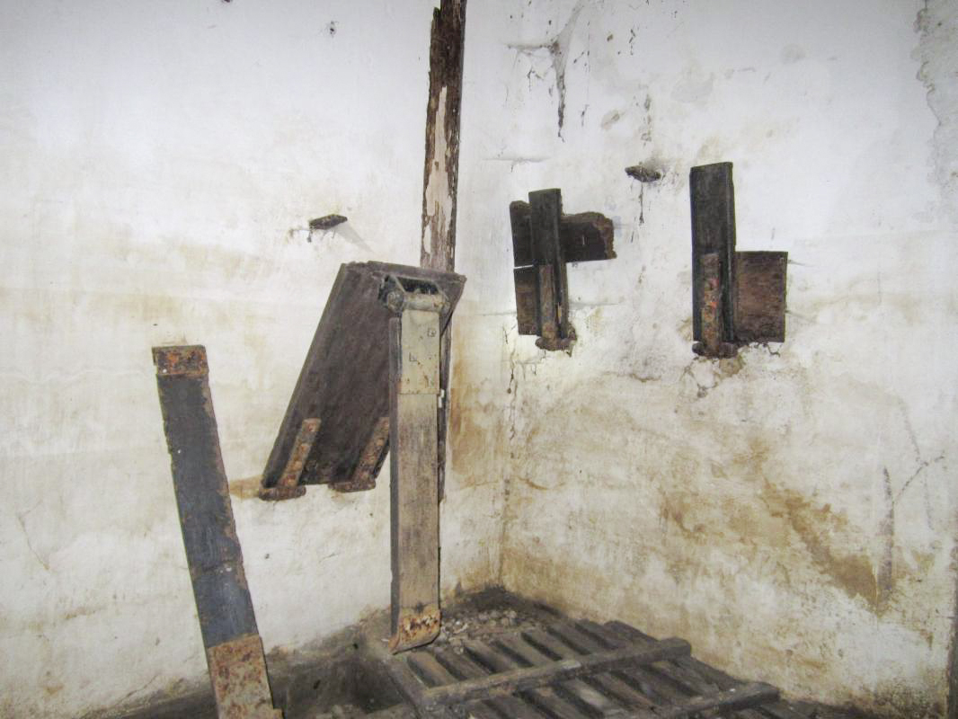 Ligne Maginot - I5 - (Chambre de coupure) - Reste de banquette et tablette - Gregory Fuchs