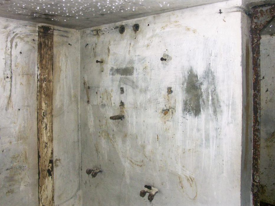 Ligne Maginot - IP4 - (Chambre de coupure) - Emplacement d'une tablette rabattante et de matériels non définis