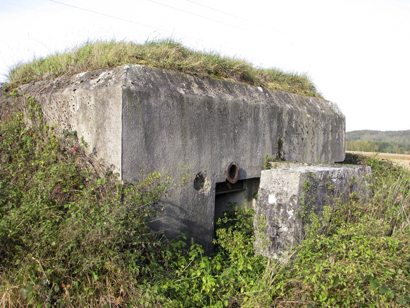 Ligne Maginot - KIRCHGRUBE Nord ( Blockhaus pour arme infanterie ) - L'entrée protégée par un mur bétonné en chicane - Antoine SCHOEN