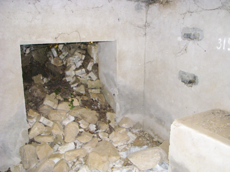 Ligne Maginot - KIRCHGRUBE Sud ( Blockhaus pour canon ) - L'entrée canon remblayée - Antoine SCHOEN