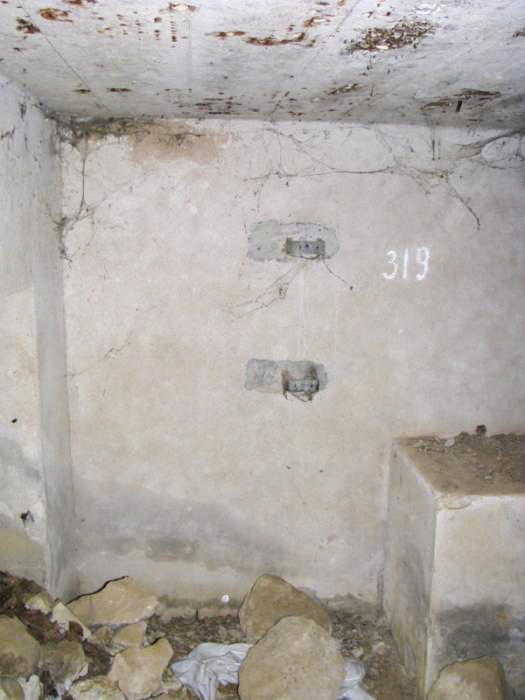 Ligne Maginot - KIRCHGRUBE Sud ( Blockhaus pour canon ) - Support de ventilateur V22M et marquage '319' - Antoine SCHOEN