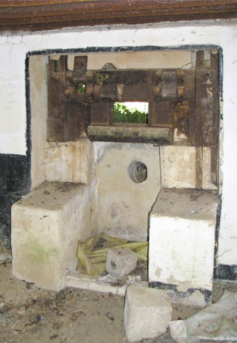 Ligne Maginot - Blockhaus de l'Oberfeld - Le créneau et la trémie Pamart Lemaigre