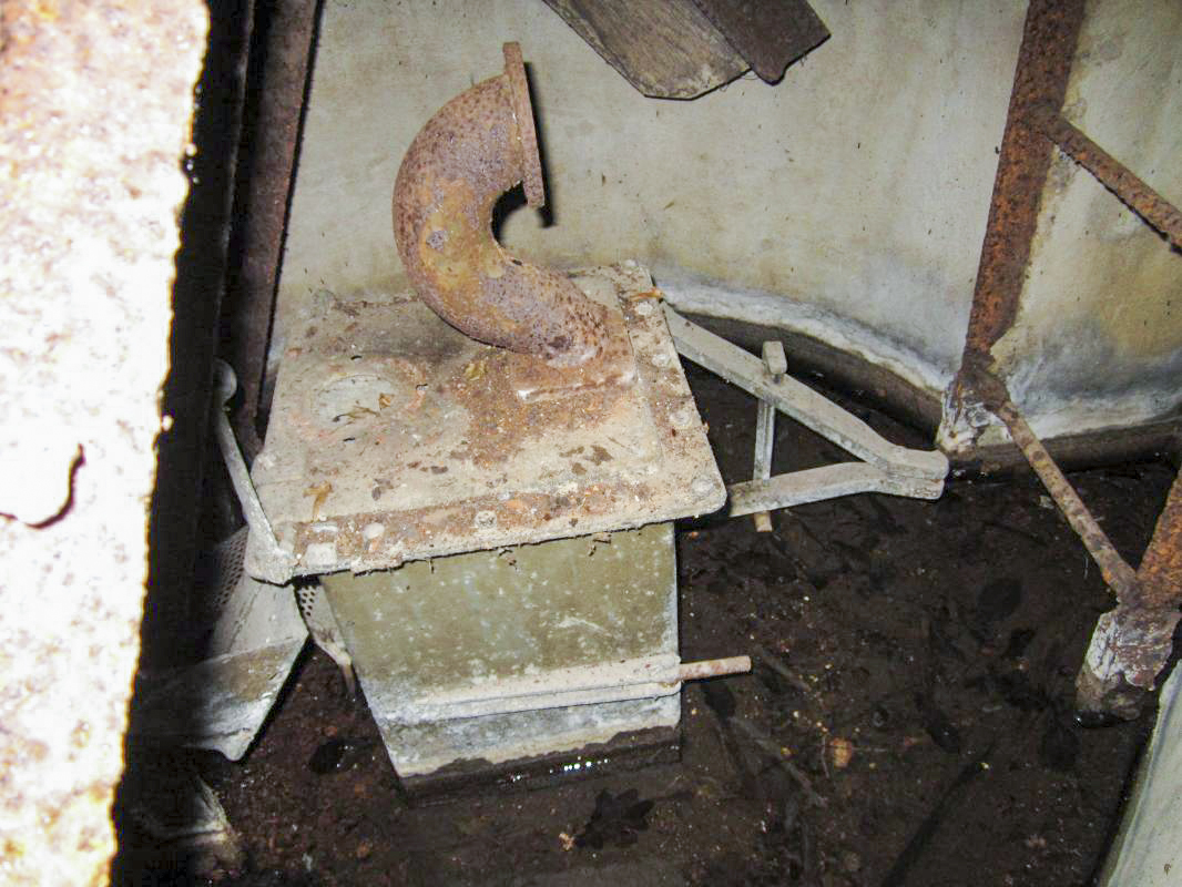 Ligne Maginot - BOIS DE RITTERSHOFFEN 1 - (Casemate d'infanterie - Simple) - Réceptacle à douilles de la cloche