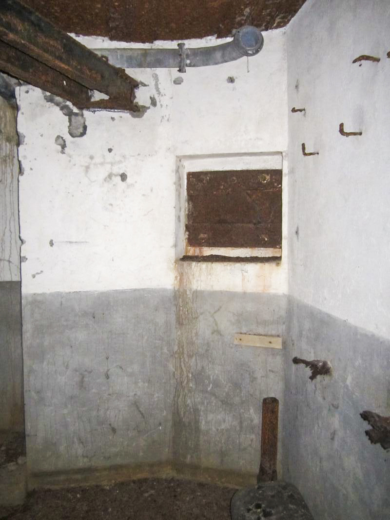 Ligne Maginot - BOIS DE RITTERSHOFFEN 2 - (Casemate d'infanterie - Simple) - Créneau FM de l'entrée