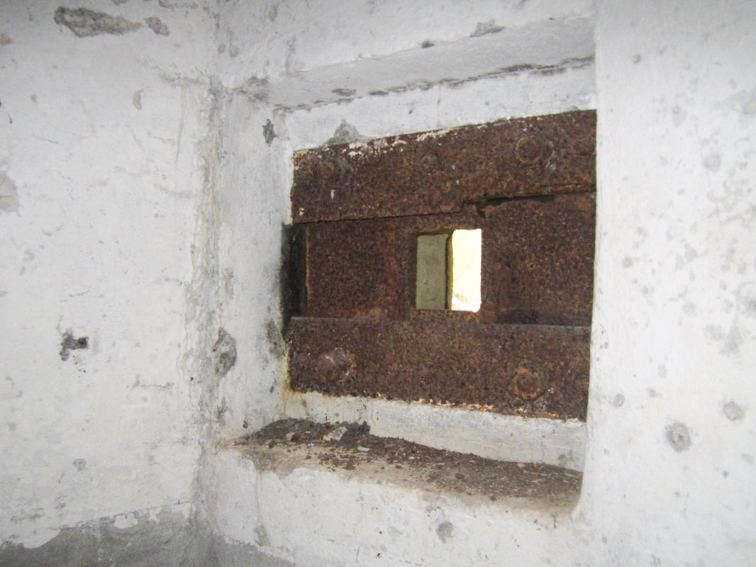 Ligne Maginot - BOIS DE RITTERSHOFFEN 3 - (Casemate d'infanterie - Simple) - Créneau FM de l'entrée