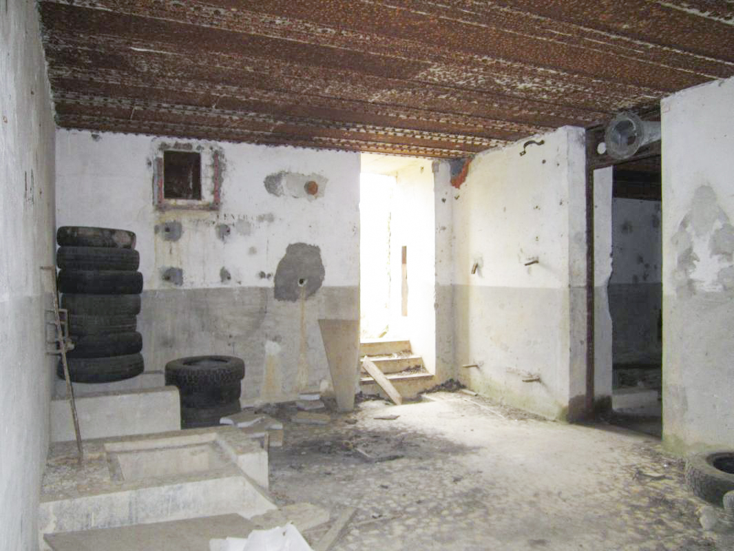 Ligne Maginot - BOIS DE RITTERSHOFFEN 5 - (Casemate d'infanterie - Simple) - Chambre de troupe (vue sur l'entrée)