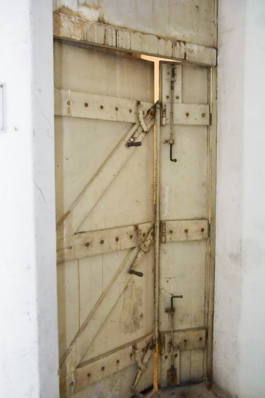 Ligne Maginot - BOIS DE CATTENOM - X14 - (Abri) - Entrée gauche, la seconde porte étanche du sas d'entrée