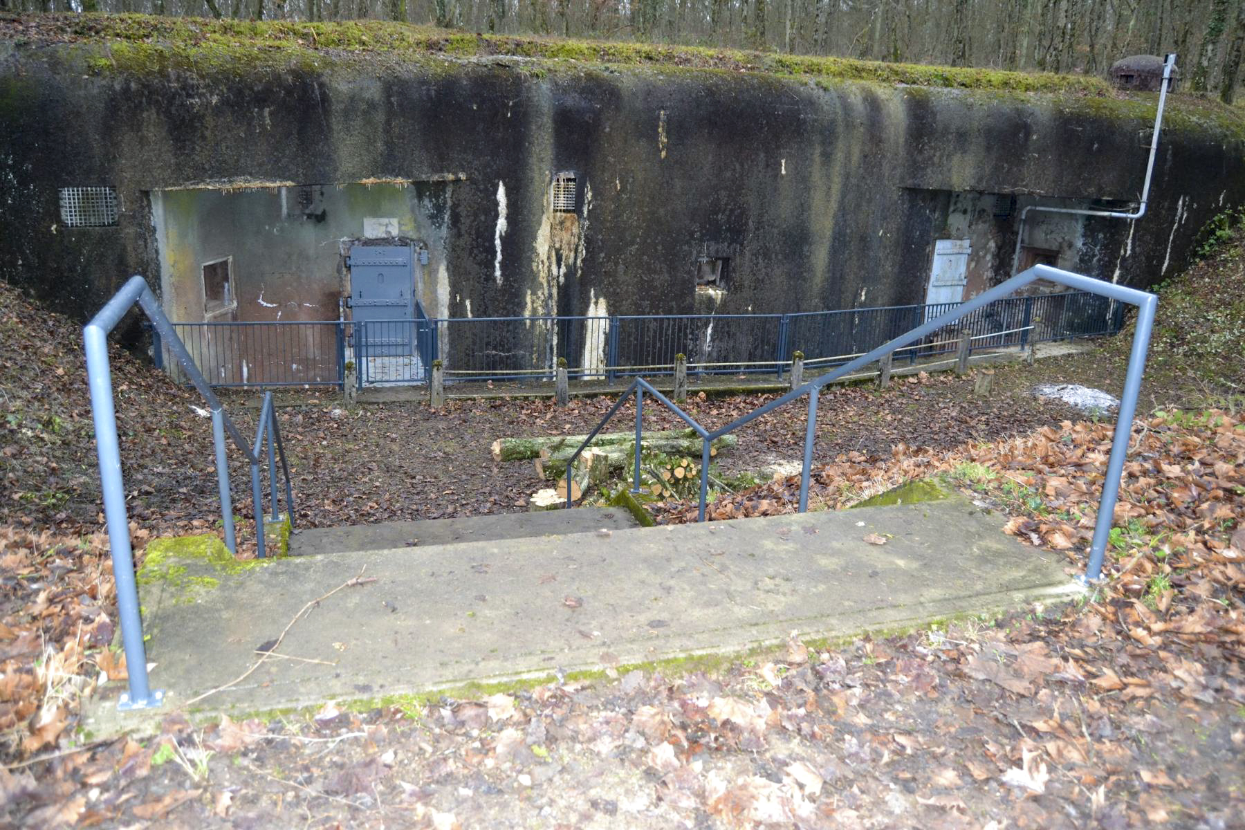 Ligne Maginot - BOIS DE CATTENOM - X14 - (Abri) - La mairie de Cattenom et l'association LMCE ont sécurisé l'accès à l'abri pour des visites sur demande.