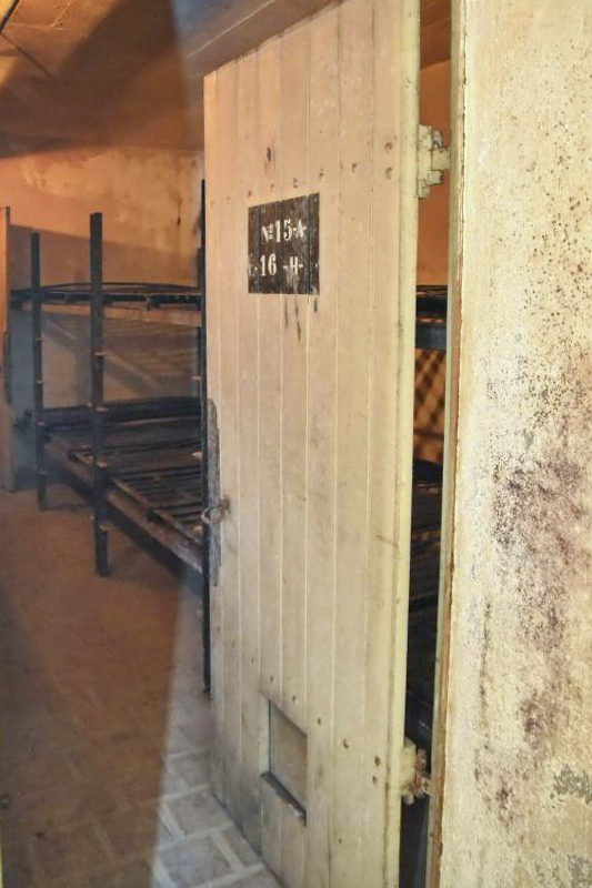 Ligne Maginot - BOIS DE CATTENOM - X14 - (Abri) - Chambre pour 16 hommes de troupes (pièce N° 15)