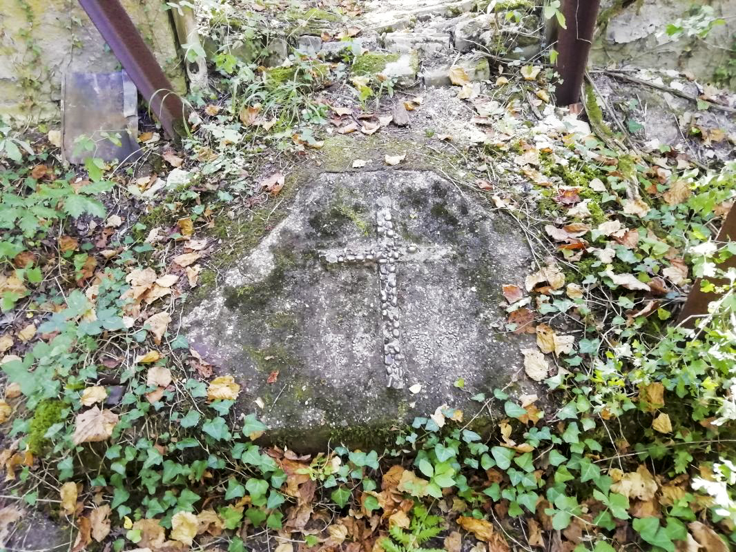 Ligne Maginot - BAN SAINT JEAN (Cité Cadres) - Crucifix en relief