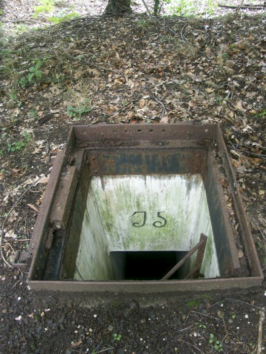 Ligne Maginot - J5 (Chambre de coupure) - Le puits d’accès