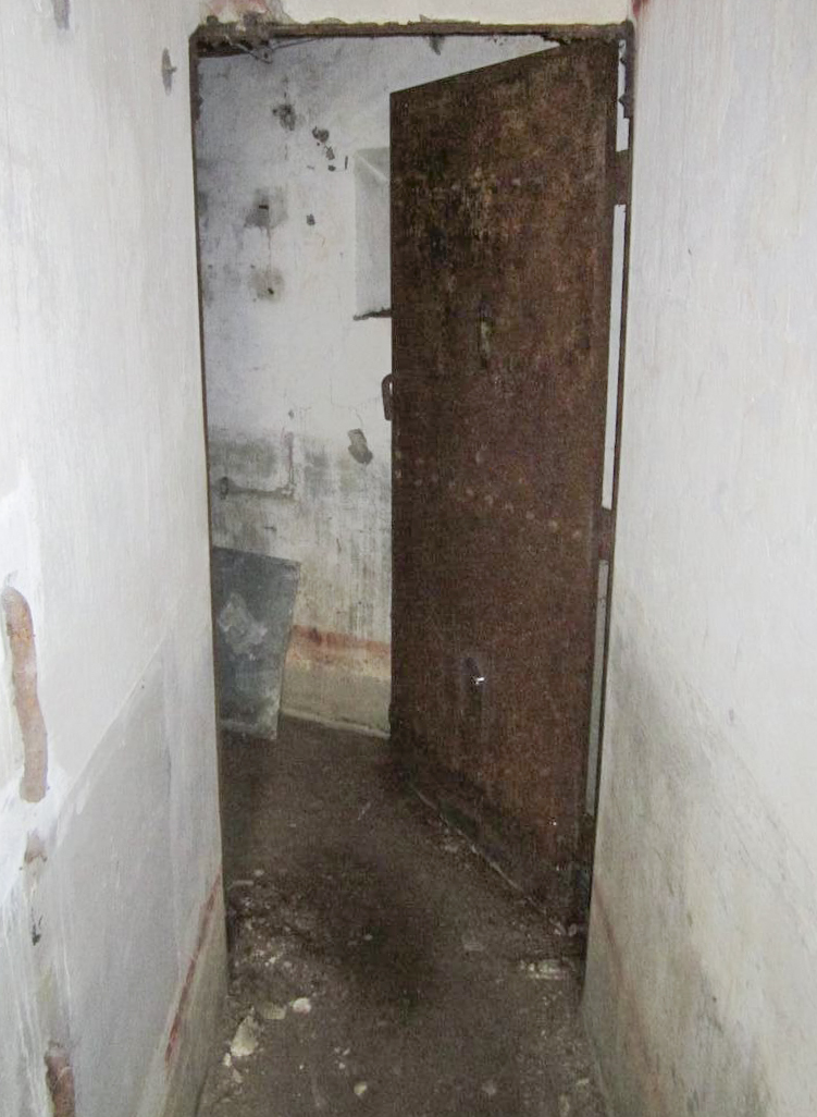 Ligne Maginot - KOENIGSBRUCK NORD - (Casemate d'infanterie) - Deuxième porte au fond du couloir d'entrée - gregfuchs