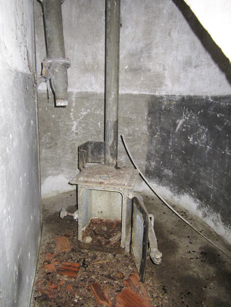Ligne Maginot - KOENIGSBRUCK NORD - (Casemate d'infanterie) - Réceptacle à douilles de la cloche - gregfuchs