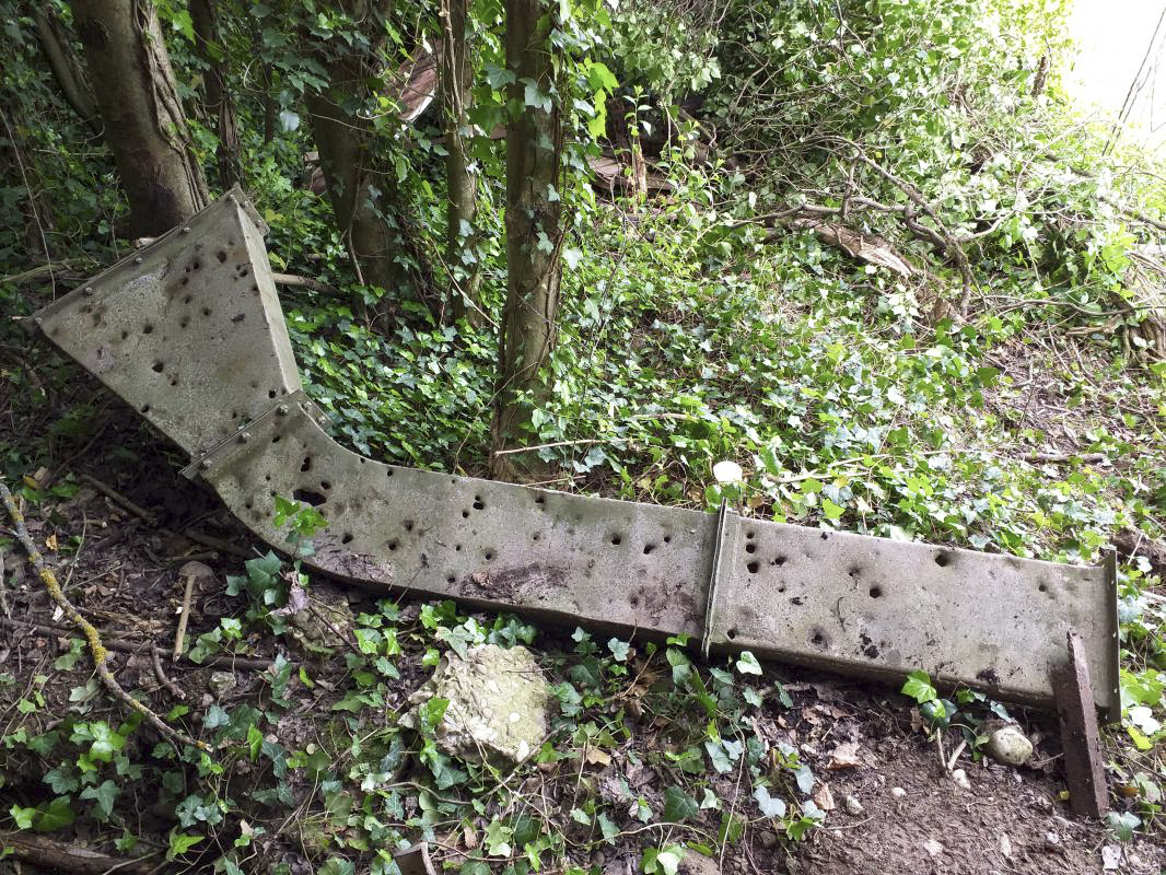 Ligne Maginot - KUBELMUEHLE 1 (AVANT POSTE) - (Blockhaus pour canon) - Reste de conduit de ventilation criblé d'éclats - gregfuchs