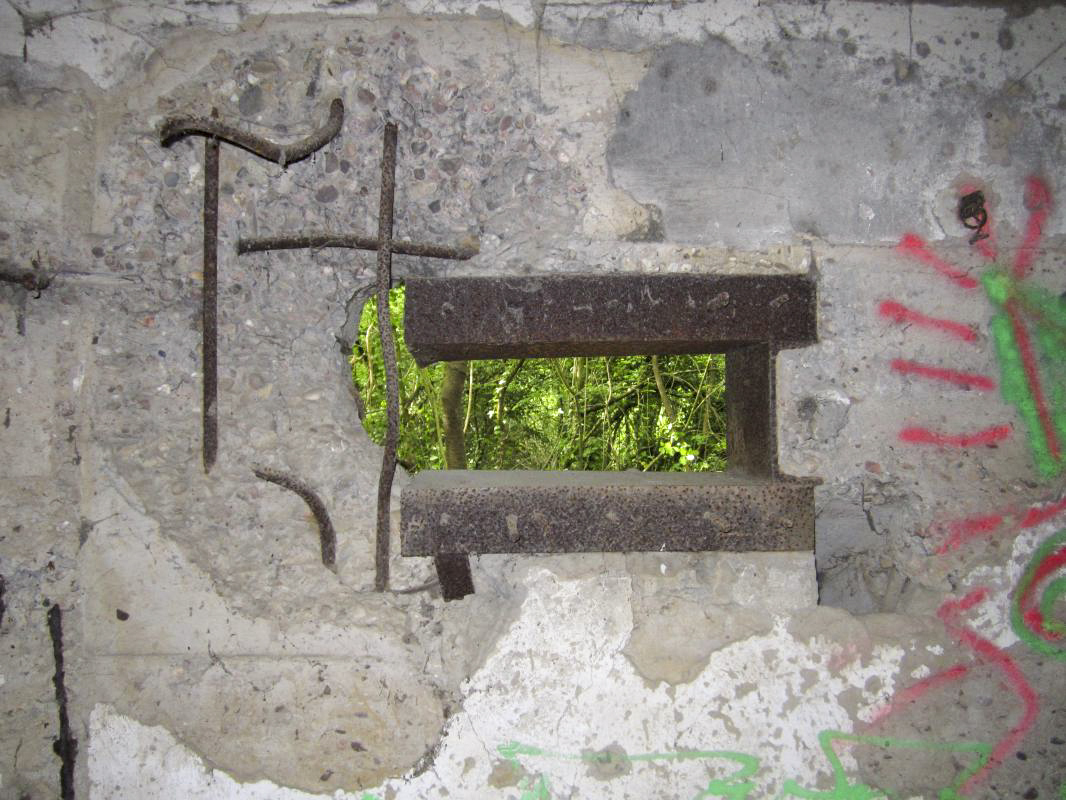 Ligne Maginot - KUBELMUEHLE 1 (AVANT POSTE) - (Blockhaus pour canon) - Créneau nord-ouest (FM ou mitrailleuse) - gregfuchs