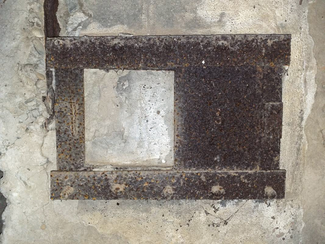 Ligne Maginot - KUBELMUEHLE 1 (AVANT POSTE) - (Blockhaus pour canon) - Goulotte lance-grenade (volet fermé) - gregfuchs