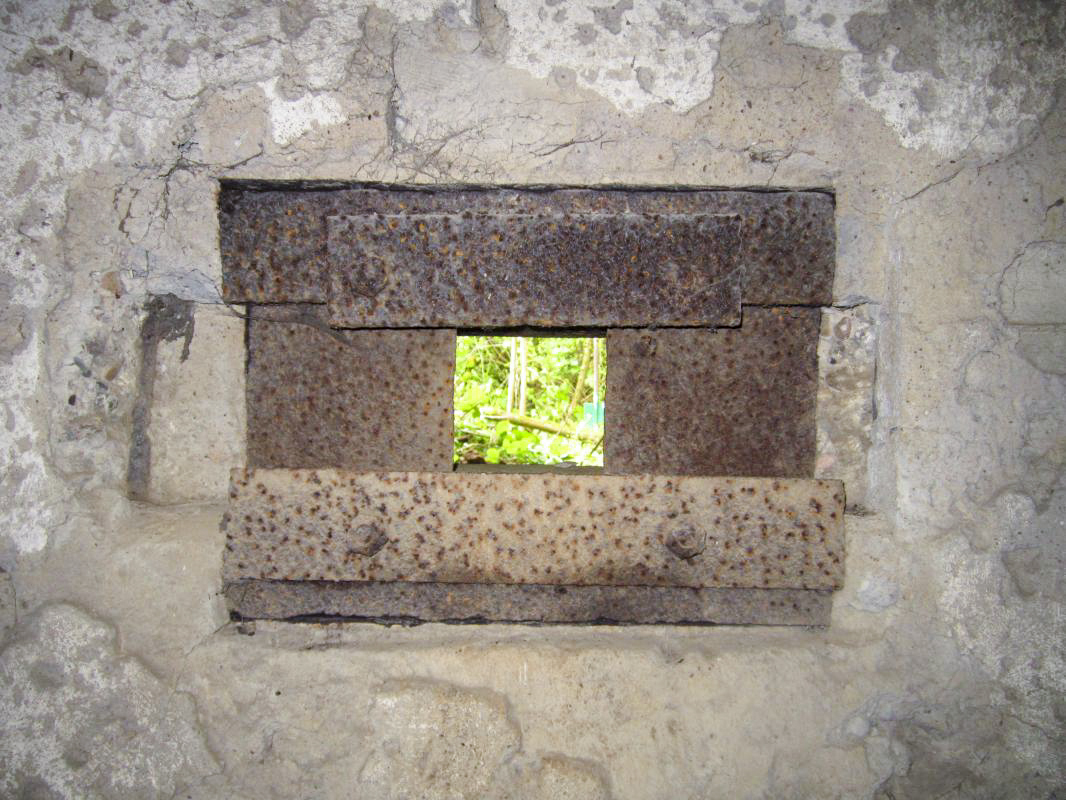 Ligne Maginot - KUBELMUEHLE 2 (AVANT POSTE) - (Blockhaus pour canon) - Créneau FM de défense de l'entrée - gregfuchs