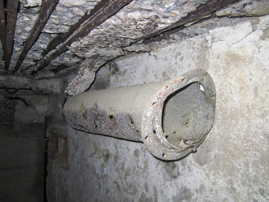 Ligne Maginot - KUBELMUEHLE 2 (AVANT POSTE) - (Blockhaus pour canon) - Conduit de ventilation de la chambre de tir AC 47 - gregfuchs