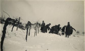 Ligne Maginot - 79° RIF - 3° CEF - Un canon de 25 de la 3° CEF du 79° RIF en position dans la neige. 
Hiver 40