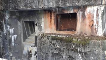 Ligne Maginot - HOCHWALD - (Ouvrage d'artillerie) - Bloc 16
Coffre de droite, créneau pour obusier de 75 R mle 32 et créneau FM de défense de l'issue de secours