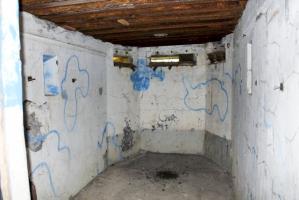 Ligne Maginot - GUCKENBERG 9 - (Observatoire d'artillerie) - Chambre d'observation
On devine l'emplacement de l'estrade qui plaçait l'observateur à la hauteur de la fente d'observation