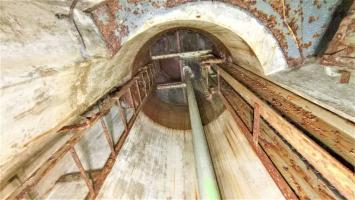 Ligne Maginot - PETIT REDERCHING - (Abri) - Vue de dessous du plancher mobile de la cloche GFM