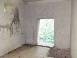 Ligne Maginot - SELTZBACH 6 - (Blockhaus pour arme infanterie) - Chambre de tir tour FM
Créneau droit, entrée et trappe d'accès au local