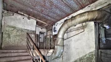 Ligne Maginot - PETIT REDERCHING - (Abri) - Haut de la cage d'escalier du coffre central, sur la droite, le conduit aéraulique de la prise d'air passant par le local du piquet de garde