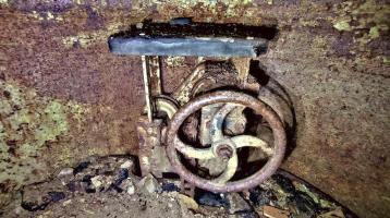 Ligne Maginot - PETIT REDERCHING - (Abri) - Commande du plancher mobile de la cloche GFM