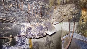 Ligne Maginot - HOCHWALD C9 - (Casemate d'infanterie) - La dalle du plancher effondrée entres les deux étages 