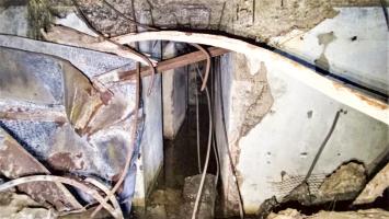 Ligne Maginot - HOCHWALD C9 - (Casemate d'infanterie) - Etage inférieur
Au fond l'accès à la chambre de repos, à gauche l'accès à l'escalier menant à l'étage