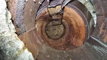 Ligne Maginot - HOCHWALD C6 - (Casemate d'infanterie - double) - Cloche GFM qui s'est désaxée de son cuvelage suite aux explosions