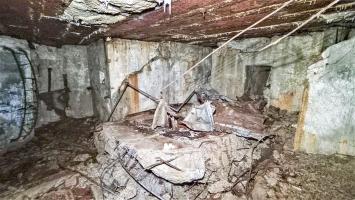 Ligne Maginot - HOCHWALD C6 - (Casemate d'infanterie - double) - Mur gauche effondré de la chambre de tir basse